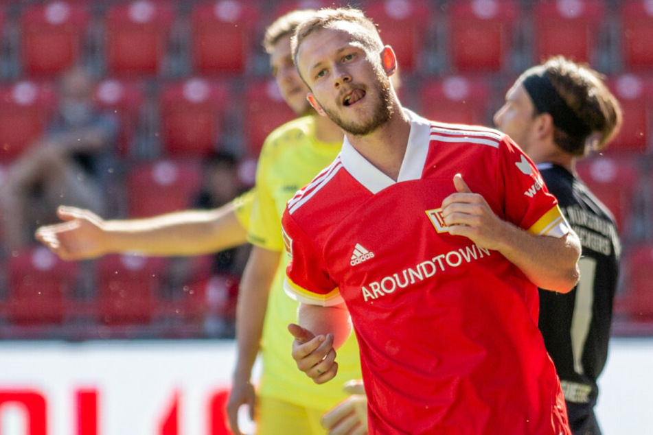 Berlins Cedric Teuchert jubelt nach seinem Treffer.