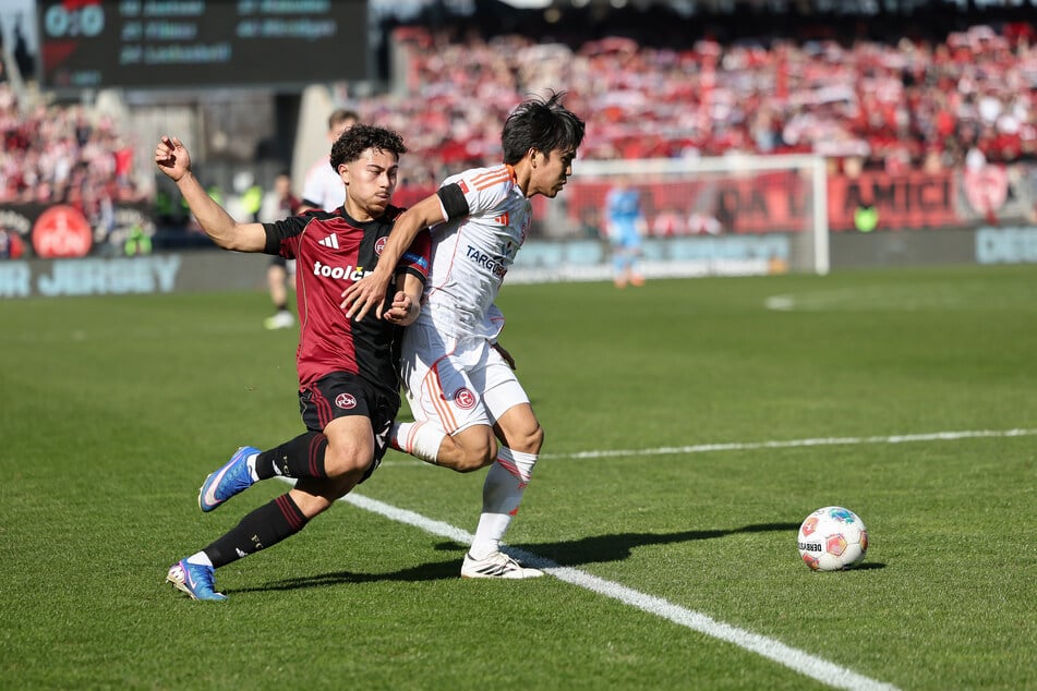 Satoshi Tanaka geht nicht mit der Fortuna in die 3. Liga, sondern steigt mit Schalke in die Bundesliga auf.