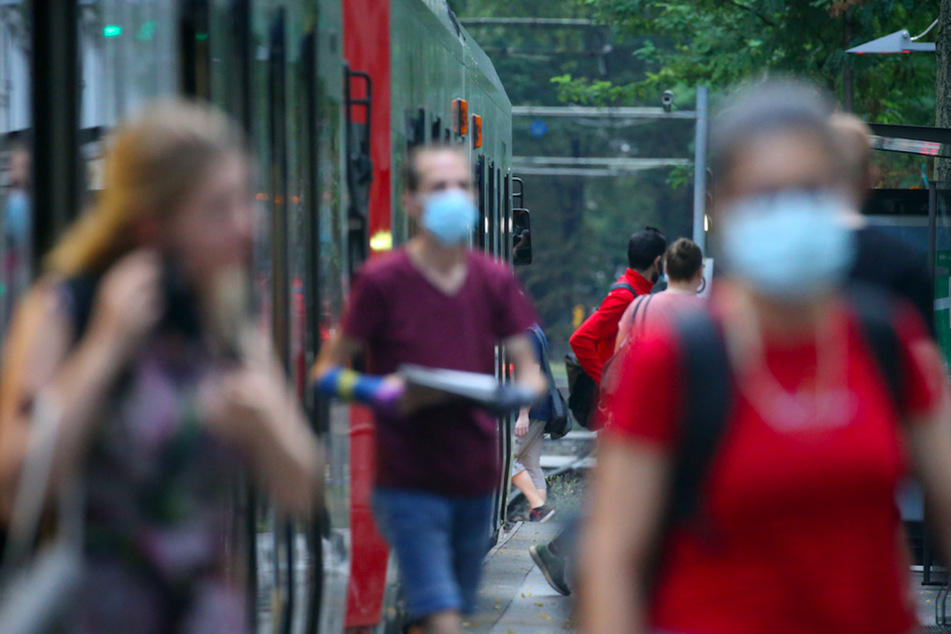 Wer seine Maske im Bus nicht trägt, wird zur Kasse gebeten.