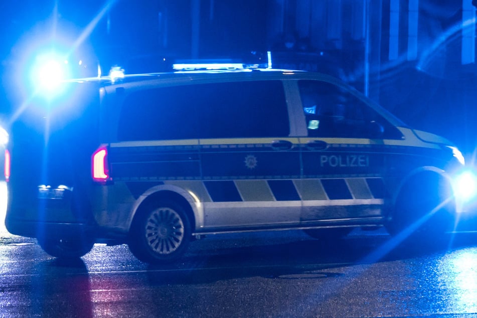 Die Polizei fahndet nun mit Hochdruck nach den drei flüchtigen Männern. (Symbolfoto)