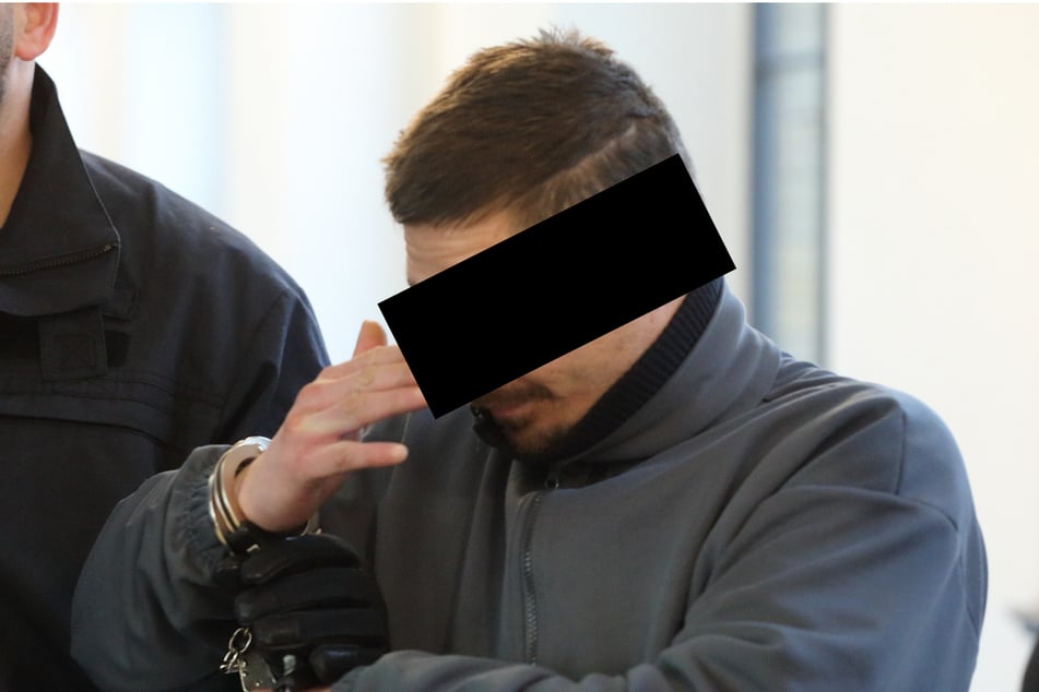 Der fünffache Vater Henry K. (40) ist auch ein frevelhafter Dieb. Er bestahl eine Krankenschwester und schrottete ihren Wagen.