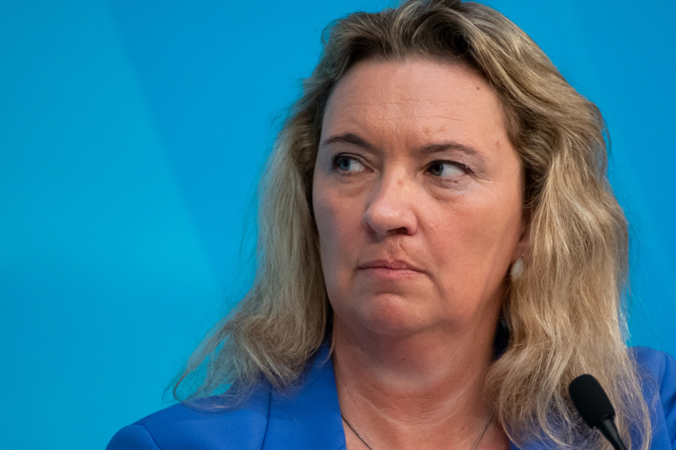 Sozialministerin Kerstin Schreyer (CSU) sieht keinen Anlass für einen Motorradbeauftragten. (Archiv)