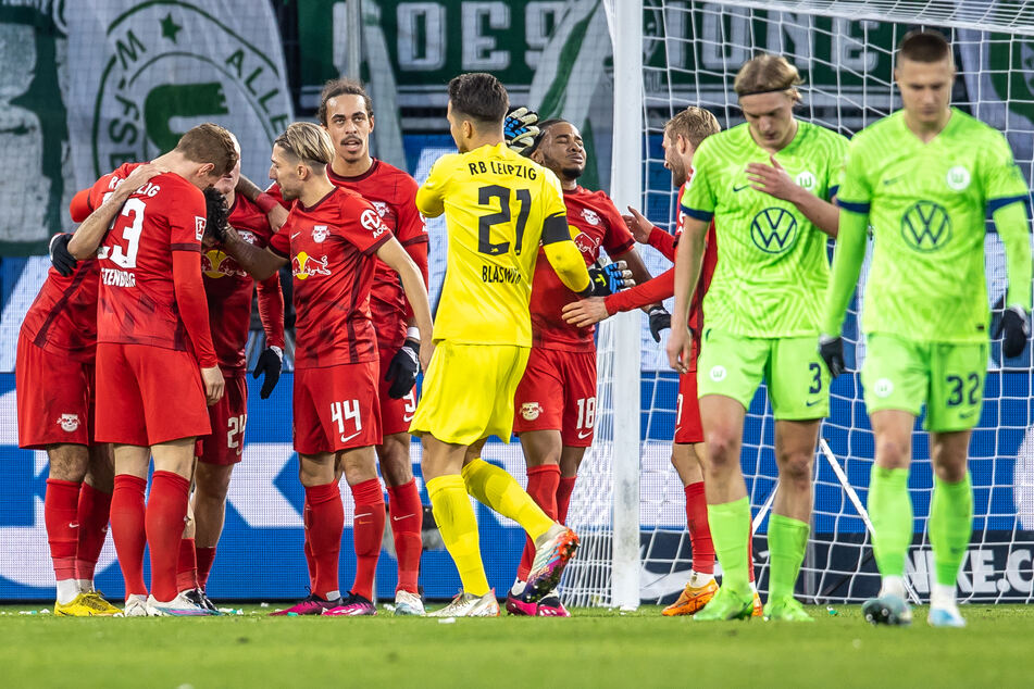 Die letzten drei Aufeinandertreffen zwischen RB Leipzig und dem VfL Wolfsburg konnten die Sachsen jeweils für sich entscheiden. In der Saison 2020/21 schmissen die Rasenballer die Wölfe zudem im Viertelfinale aus dem DFB-Pokal.
