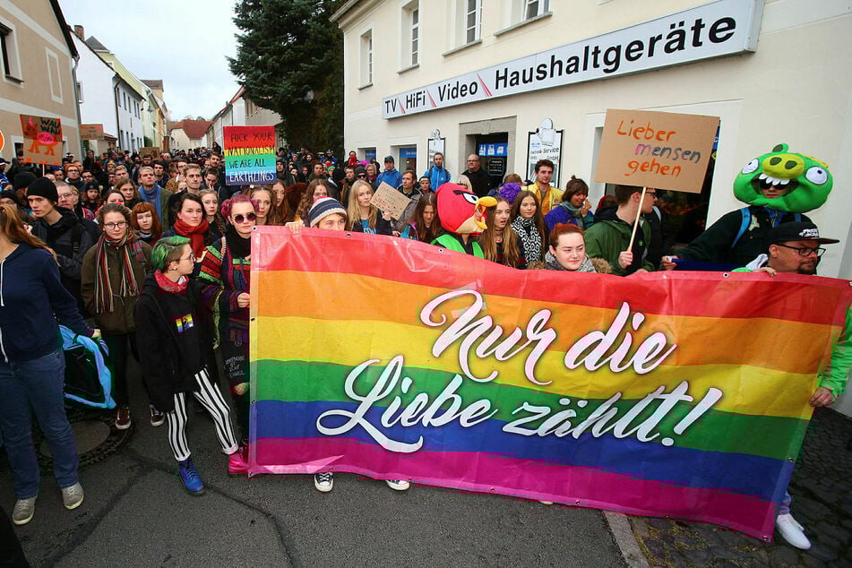 "Nur die Liebe zählt": Wie hier vor zwei Jahren, organisiert die Stadt Ostritz auch dieses Jahr wieder ein Friedensfest - gegen Neonazis und für alle, die ein friedliches Zusammenleben schätzen.