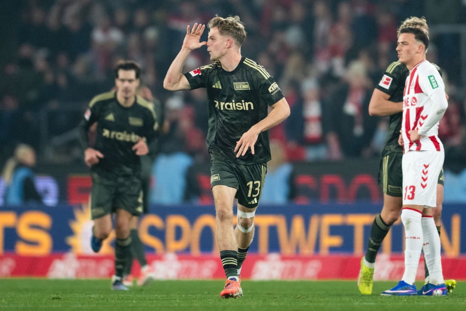 Der letzte Streich in diesem Jahr: Union Andras Schäfer (26, l.) trifft spät zur Entscheidung.