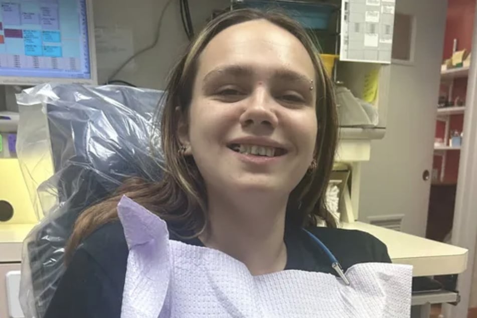 Bri Over (23) hofft, über GoFundMe genügend Geld für eine Zahnbehandlung zu sammeln.