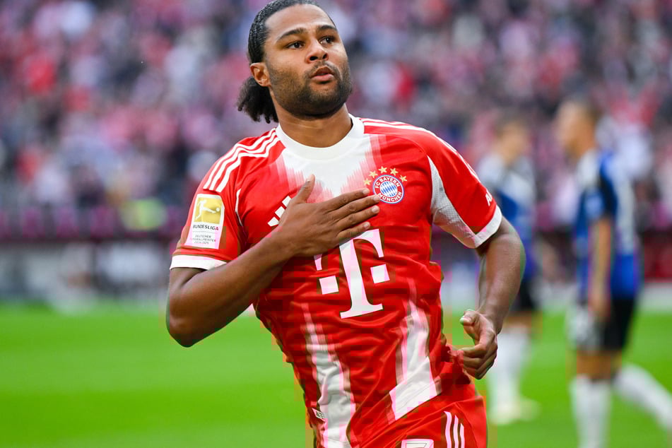 Serge Gnabry (30) jubelt über sein Tor gegen den HSV in der 3. Minute.