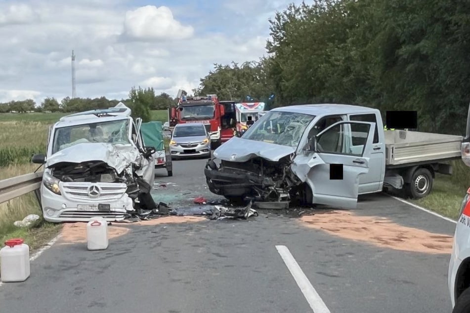 Zwei Fahrzeuge krachten auf der B245 zusammen.