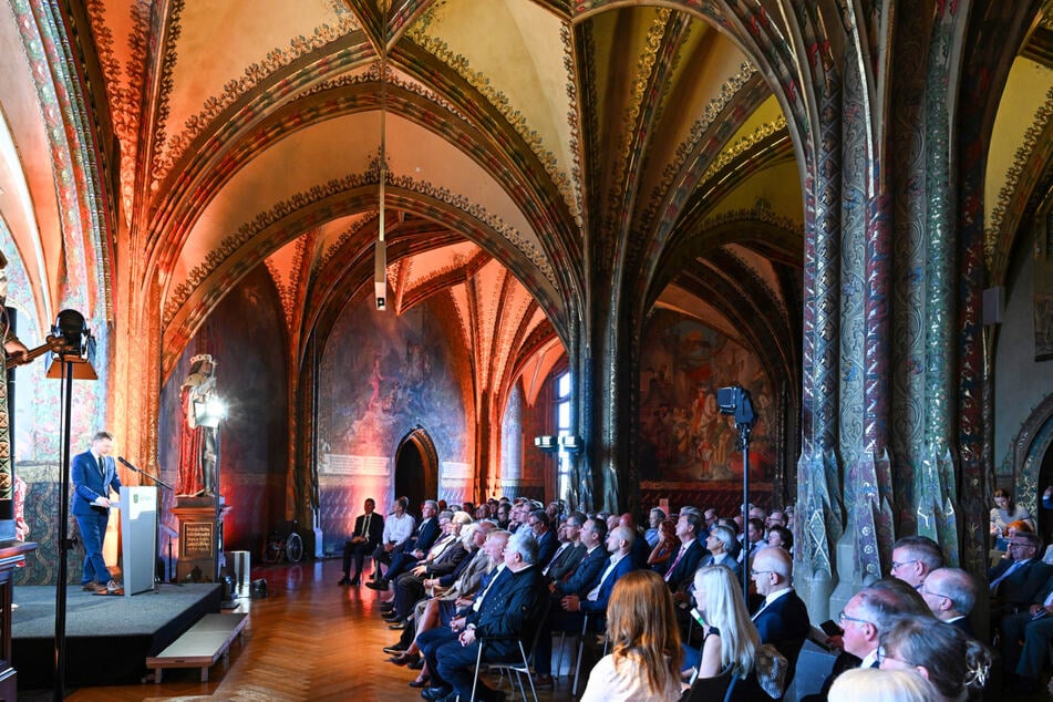 Die Verleihung der Verdienstorden des Freistaates Sachsen fand in der Großen Hofstube auf Schloss Albrechtsburg in Meißen statt.