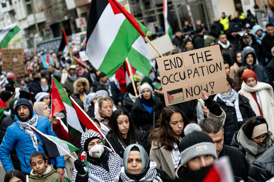 Berlin: Tausende bei Pro-Palästina-Demo: Schweigemarsch ganz schön laut