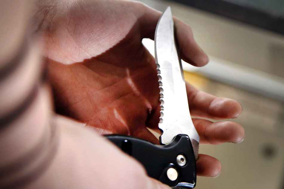 Frau wird brutal vor den Augen ihrer Tochter von Käfigkämpfer ermordet