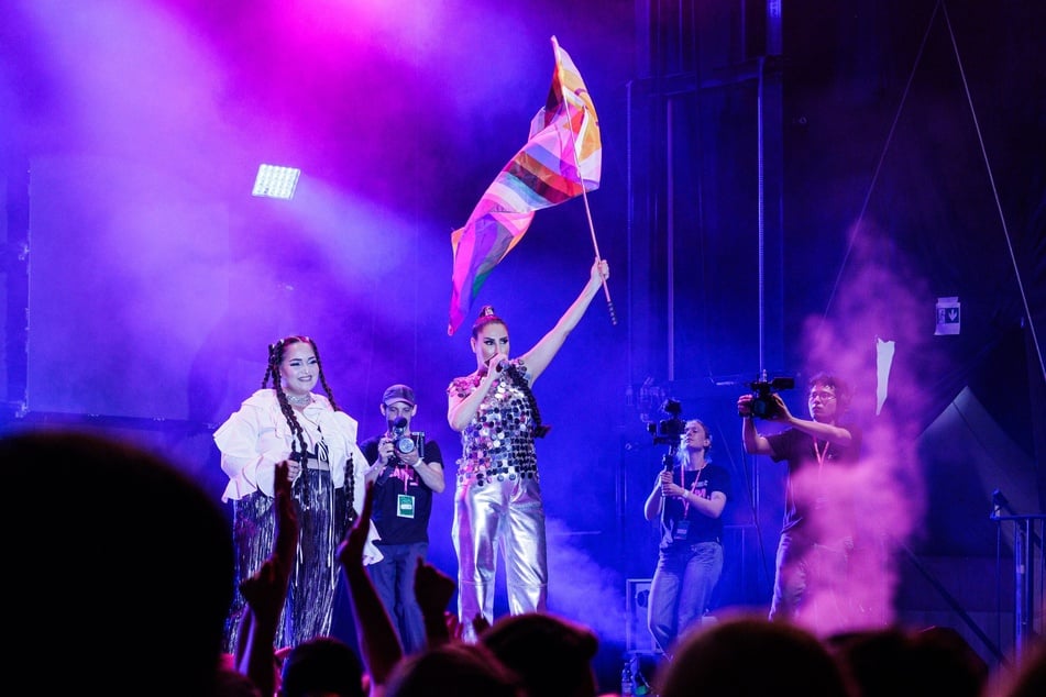Monrose wird in alte Zeiten versetzt und lebt beim CSD die Nostalgie.