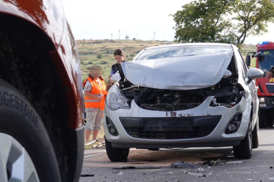 Crash auf der Bundesstraße: Auffahrunfall mit drei Autos und vier Verletzten
