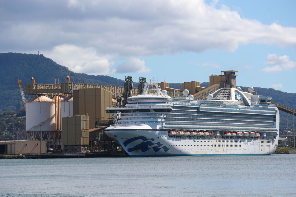 Das Kreuzfahrtschiff "Ruby Princess" liegt in Port Kembla in Wollongong im Hafen.