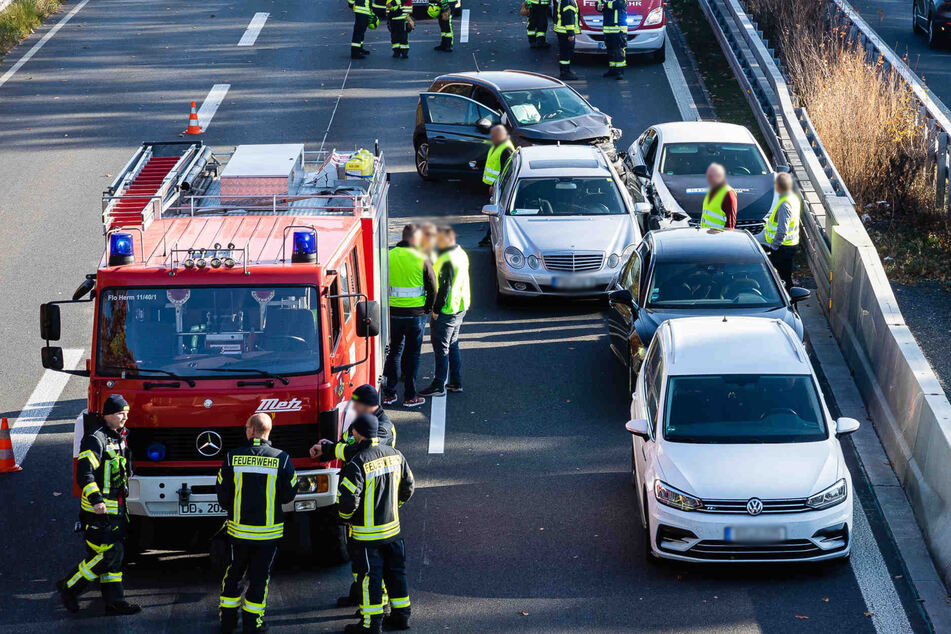 Unfall A4: Unfall mit drei Autos: A4 in Richtung Dresden zeitweise voll gesperrt