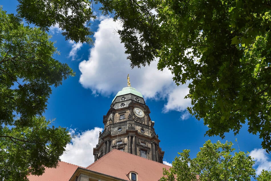 Aufwendige Bürokratie, mehrere Ämter involviert: Das Rathaus kommt mit dem Bearbeiten von Veranstaltungsanmeldungen kaum noch hinterher.