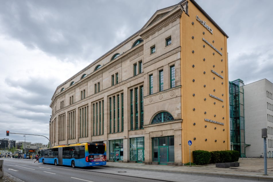 Auf dem Weg vom Tietz in Richtung Zentralhaltestelle wurde die 38-jährige Frau bestohlen.