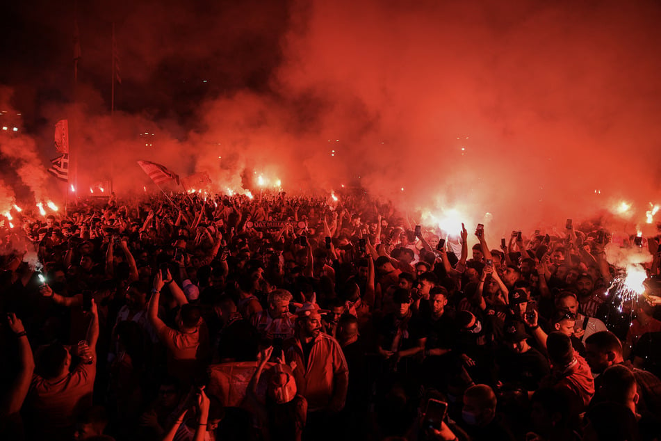 Tausende Menschen trafen sich in Piräus und Athen auf Fan-Festen, um das Finale zu schauen. Anschließend konnten sie den Sieg des griechischen Vertreters feiern.