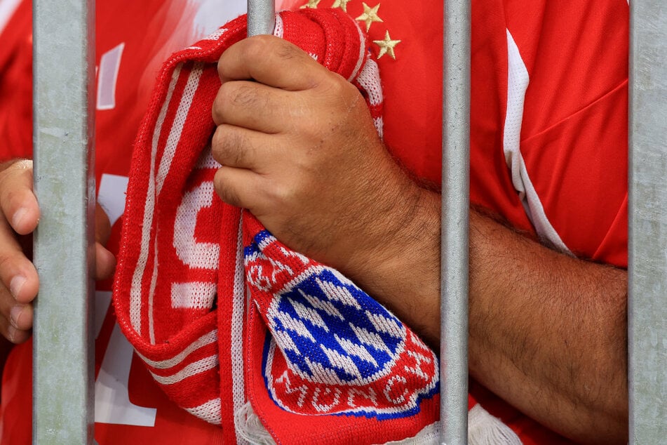 Von der Mitsprache bei der Trikotgestaltung ausgesperrt: Die Bayern-Ultras fordern ein schlichtes Trikot-Design, das jahrzehntelang hält. (Symbolbild)
