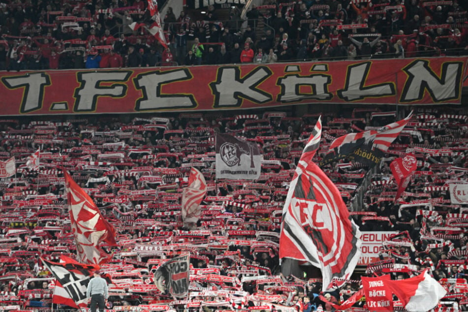 Die Fans des 1. FC Köln lassen keine Gelegenheit aus, ihre Mannschaft zu unterstützen.