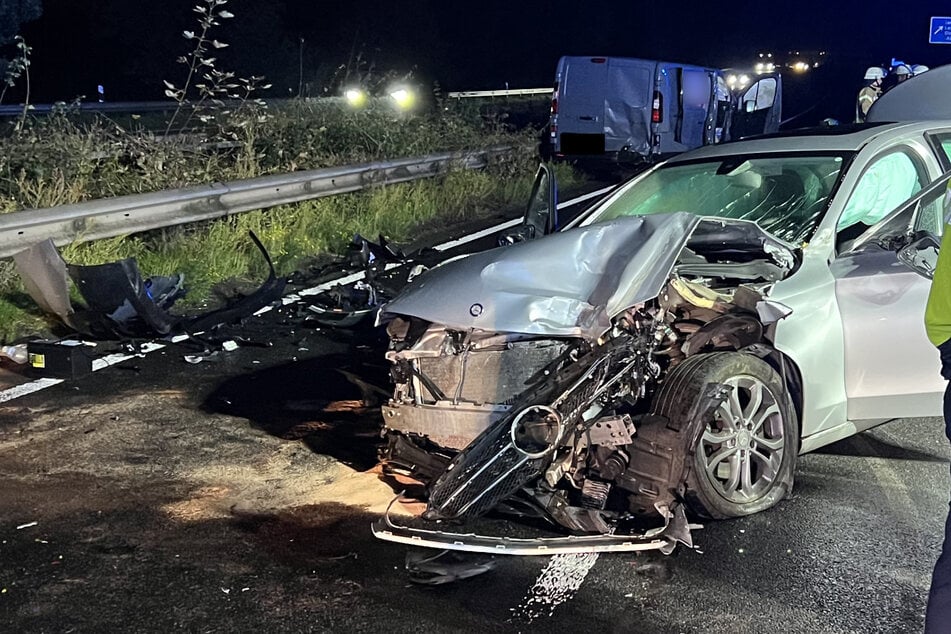 Unfall A2: Tragödie auf A2: Mann (†30) stirbt bei heftigem Unfall, drei Menschen im Krankenhaus