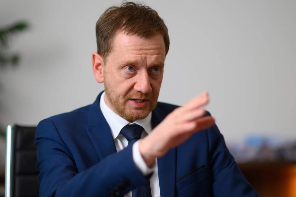 Sachsen-MP Michael Kretschmer (46, CDU) fordert finanzielle Entschädigungen für Betriebe und Einrichtungen, die von Einschränkungen betroffen sind.