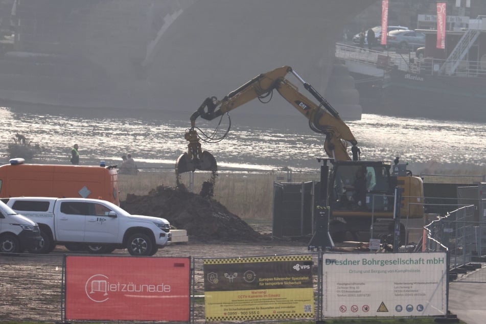 Bei der Untersuchung im künftigen Baufeld der neuen Carolabrücke ist eine Weltkriegsbombe gefunden worden.