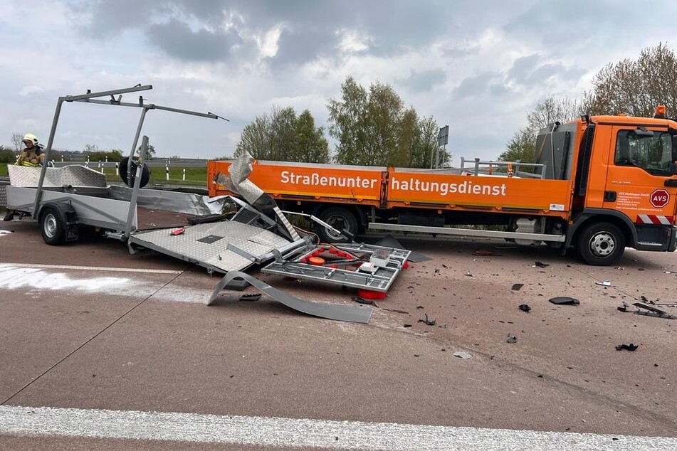 Der Schilderwagen war wegen Markierungsarbeiten auf der linken Fahrspur aufgestellt worden.