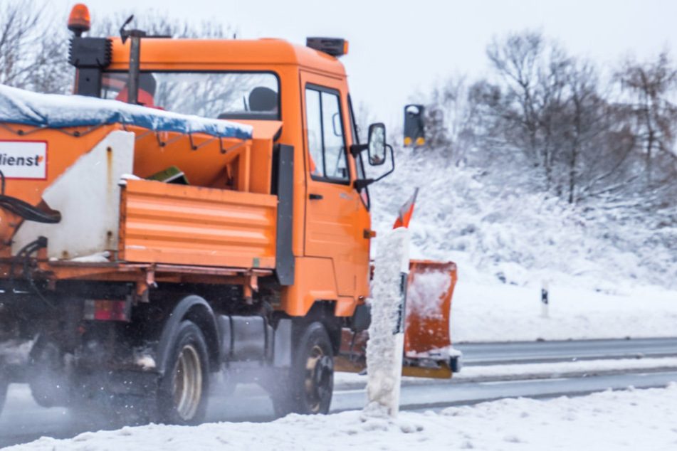Schneepflug räumt Autos auf die Seite: 19.000 Euro Schaden