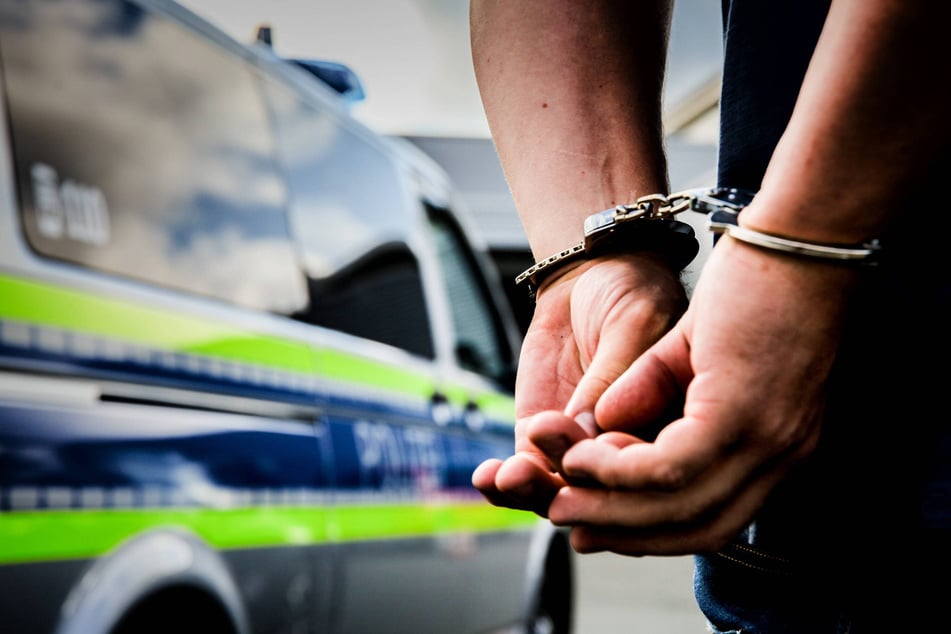 Die Handschellen klickten bei Daniel W. (46) nur kurz. Noch am selben Tag wurde er wieder freigelassen (Symbolfoto).