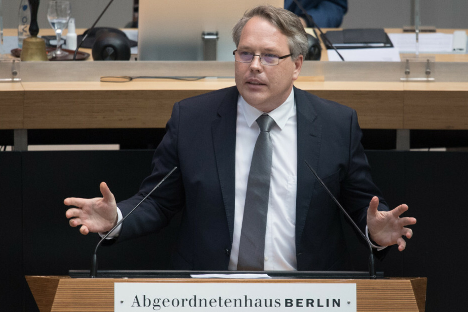 Florian Kluckert (45, FDP) spricht bei einer Plenarsitzung des Berliner Abgeordnetenhauses. Am Dienstag plädierte er für die Einrichtung ein zentralen "Gesundheits-Callcenters" zur Kontaktnachverfolgung in Berlin.