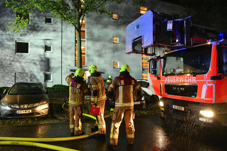 Berlin: Wohnungsbrand in Berlin-Rudow: 59-Jähriger lebensgefährlich verletzt