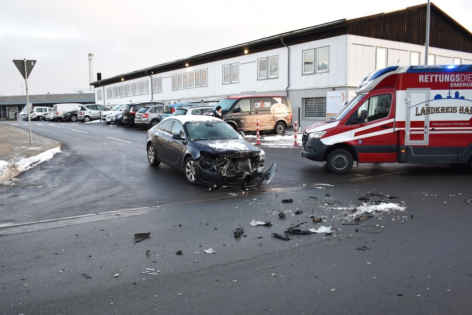 Der Opel war nach dem Crash nicht mehr fahrbereit und musste abgeschleppt werden.