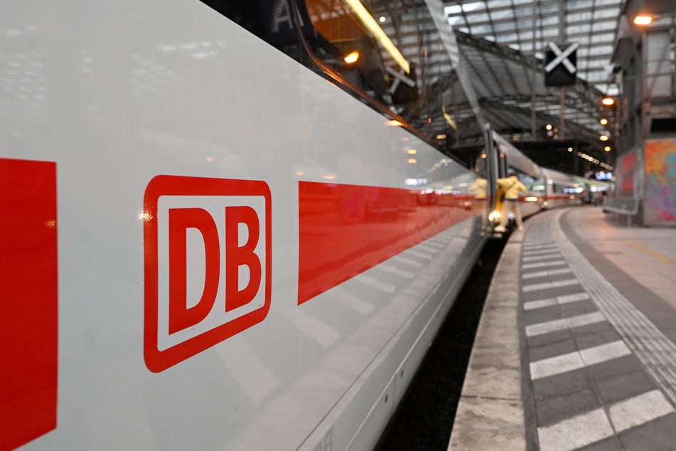 In einem Zug der Deutschen Bahn wurde in Dortmund am Samstag gleich zweimal die Notbremse betätigt. (Symbolfoto)