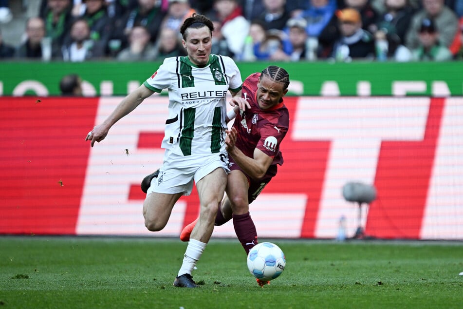 Rocco Reitz (23, l.), hier gegen den Ex-Leipziger Xavi Simons (22), soll Transferziel der Roten Bullen sein.