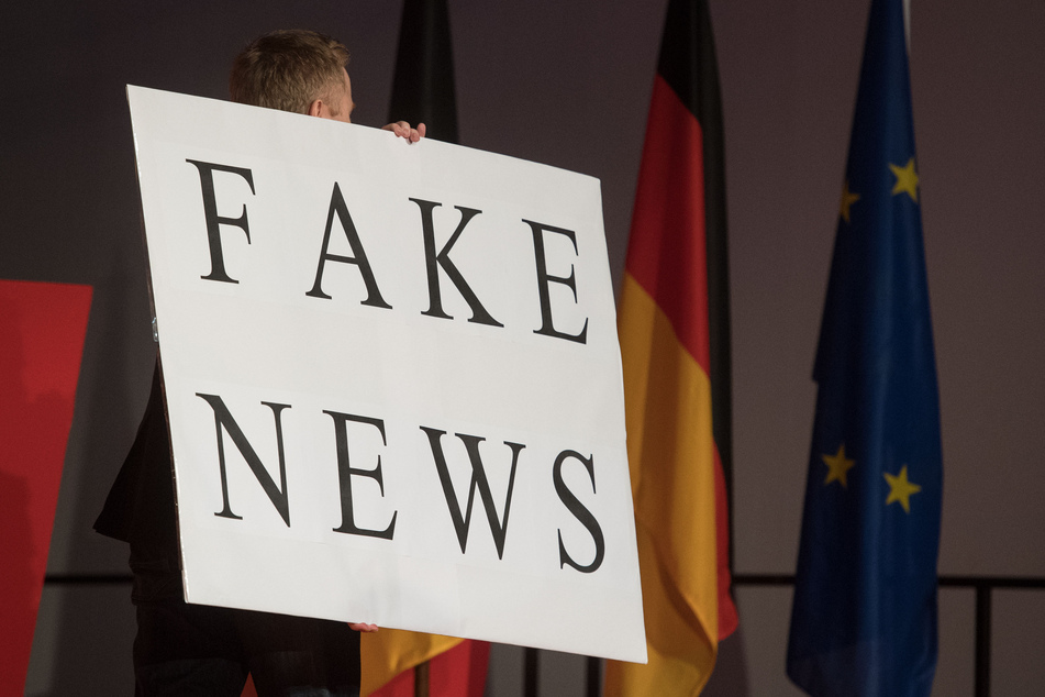 Eine große Mehrheit der Deutschen hat vor der Bundestagswahl laut einer Forsa-Umfrage Angst vor Manipulationsversuchen durch Fake-News. (Archivbild)