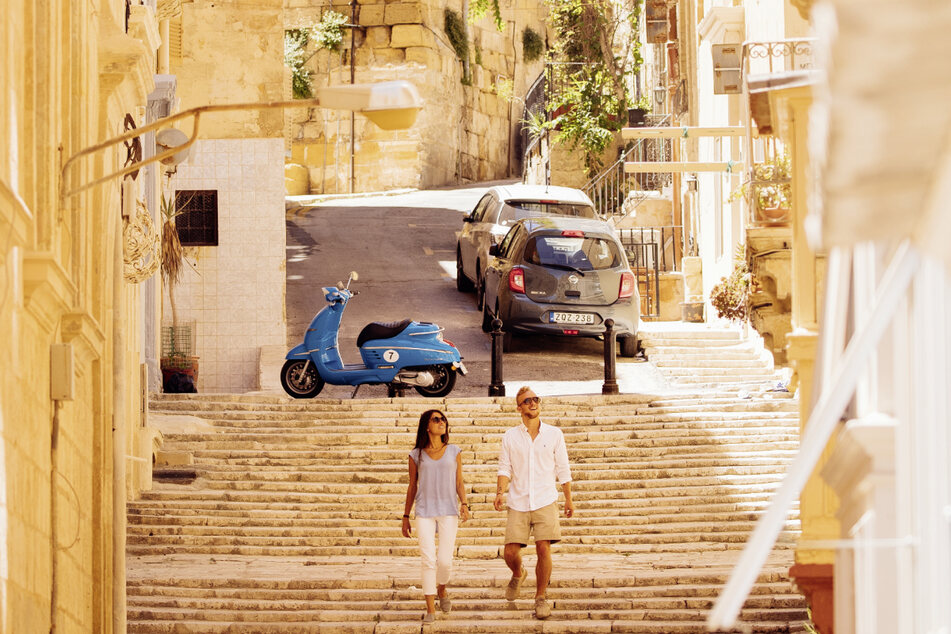 Staunt und schlendert durch die vielen schmalen Gassen von Valletta.