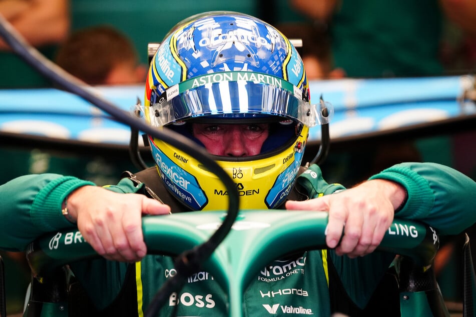 Fernando Alonso (44) geht mit einem hoffnungslos unterlegenen Auto in die diesjährige Formel-1-Saison.