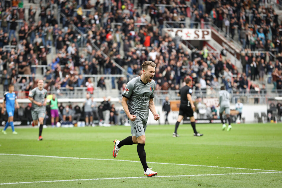 Riesenjubel bei Christopher Buchtmann (29): Der Mittelfeldspieler traf im Heimspiel gegen den FC Ingolstadt (4:1) das erste Mal seit Februar 2019 für den FC St. Pauli.