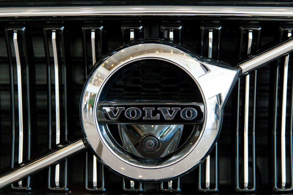 Der Fahrzeughersteller Volvo Cars will weltweit über 4000 Stellen abbauen.