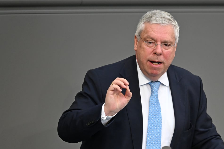 Ukraine-Krieg: Union kritisiert AfD und Firmen für Teilnahme an Putin-Forum