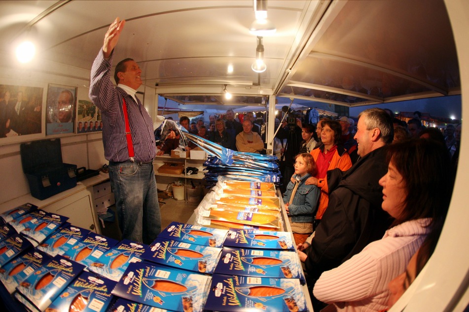 "Aale-Dieter" verkauft Besuchern auf dem Hamburger Fischmarkt seine Ware - dieses Bild wird es erst einmal nicht mehr geben.