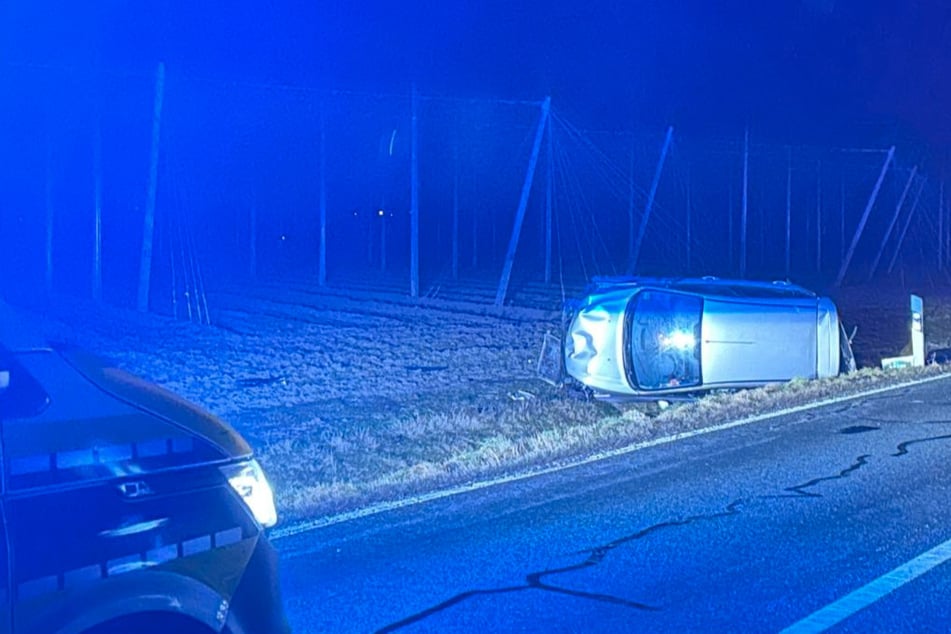 Wegen des Unfalls war die Landstraße zwischen Rottleben und Bendeleben im Kyffhäuserkreis für mehrere Stunden voll gesperrt.