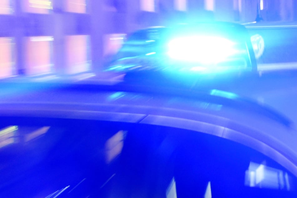 Dresden: Revolver gezückt: Streit in Dresden endet mit großem Polizeieinsatz