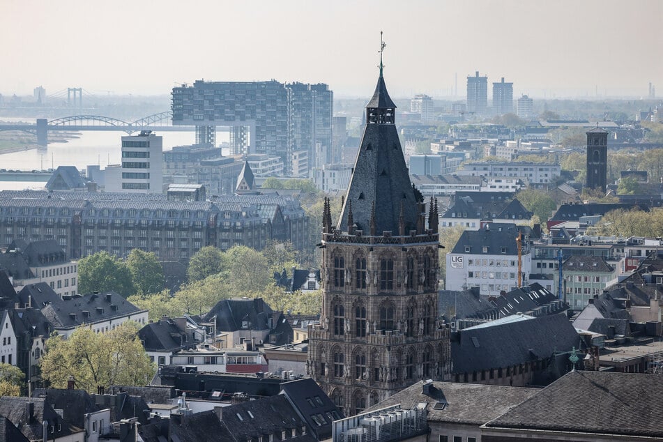 Im Kölner Rathaus wurde entschieden: Ab 2027 fällt die Leistungsprämie für städtische Beamte weg.