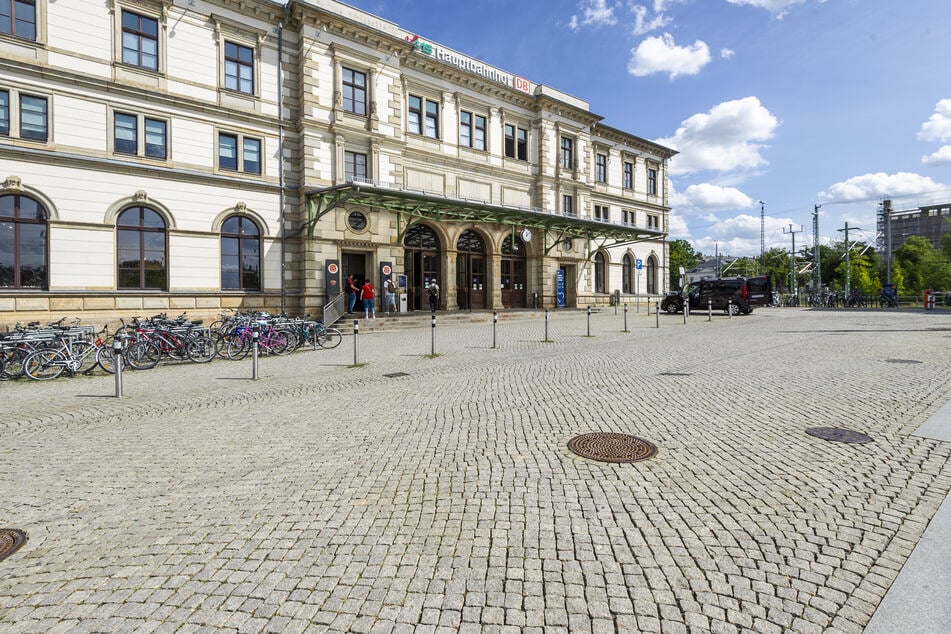 Der Chemnitzer Hauptbahnhof ist nicht gerade für seine vielfältigen Fernverbindungen bekannt, ab 2027 kommt aber kurzzeitig eine neue Verbindung hinzu.