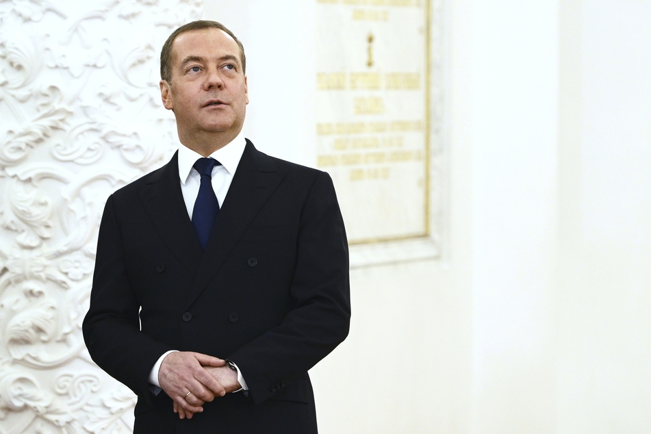 Der ehemalige russische Präsident Dimitri Medwedew (57) denkt nicht, dass es zu einer Festnahme Putins kommen wird.