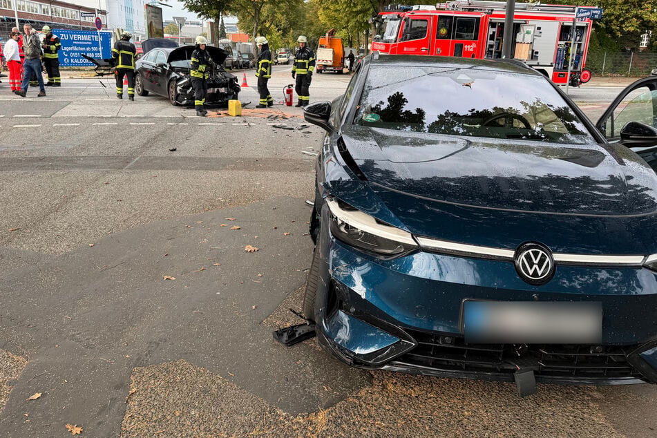 Einsatzkräfte rückten am Mittwochmorgen zu einem Unfall in Hamburg aus.