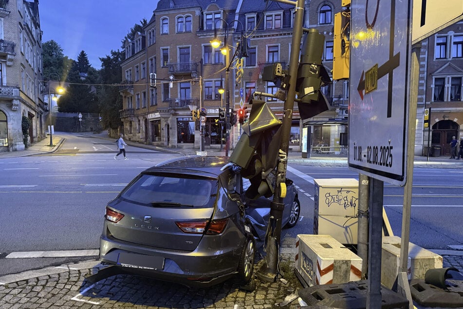 Am Körnerplatz war der Fluchtfahrer mit einem Seat kollidiert.