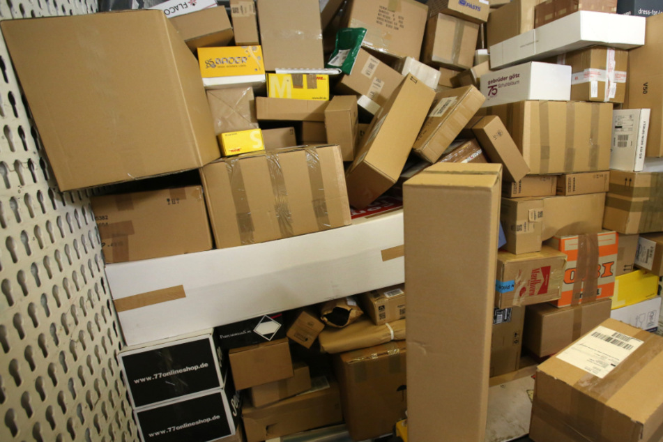 Der Mitarbeiter eines Elektronikmarktes hat heimlich Waren über das Internet verkauft. (Symbolbild)